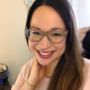 Meet your Posher, Laura